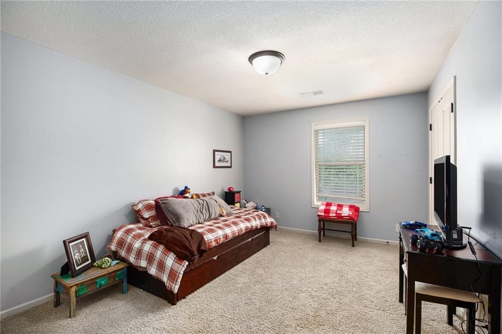 6131 N Elmwood Avenue — photo 26