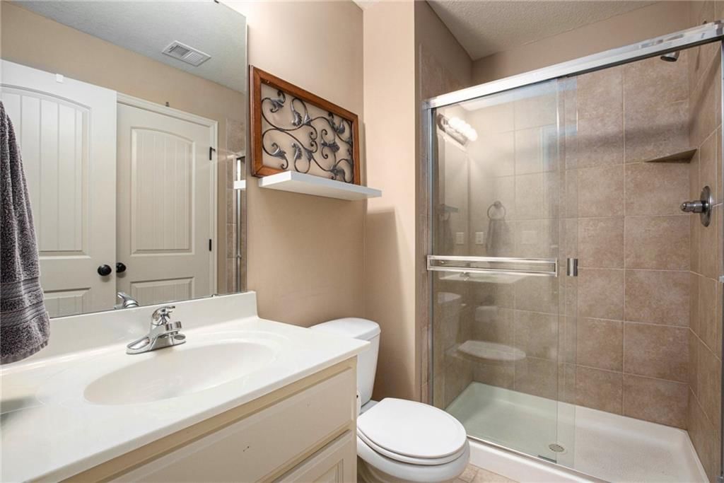 6131 N Elmwood Avenue — photo 28