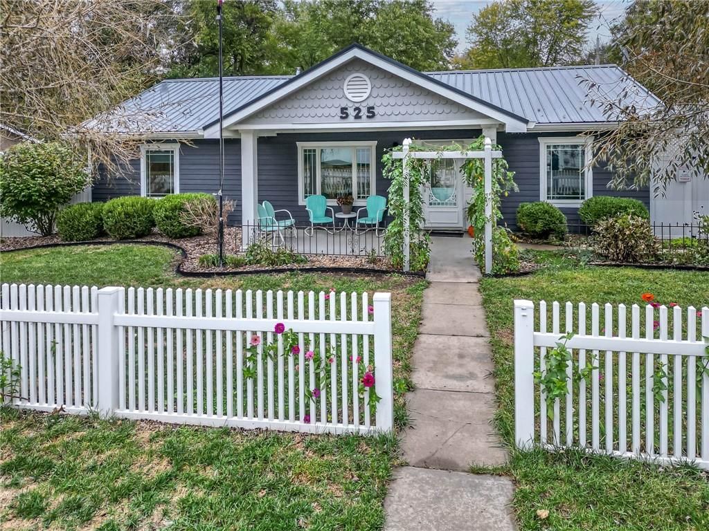 525 Pleasant Street, Tonganoxie, KS