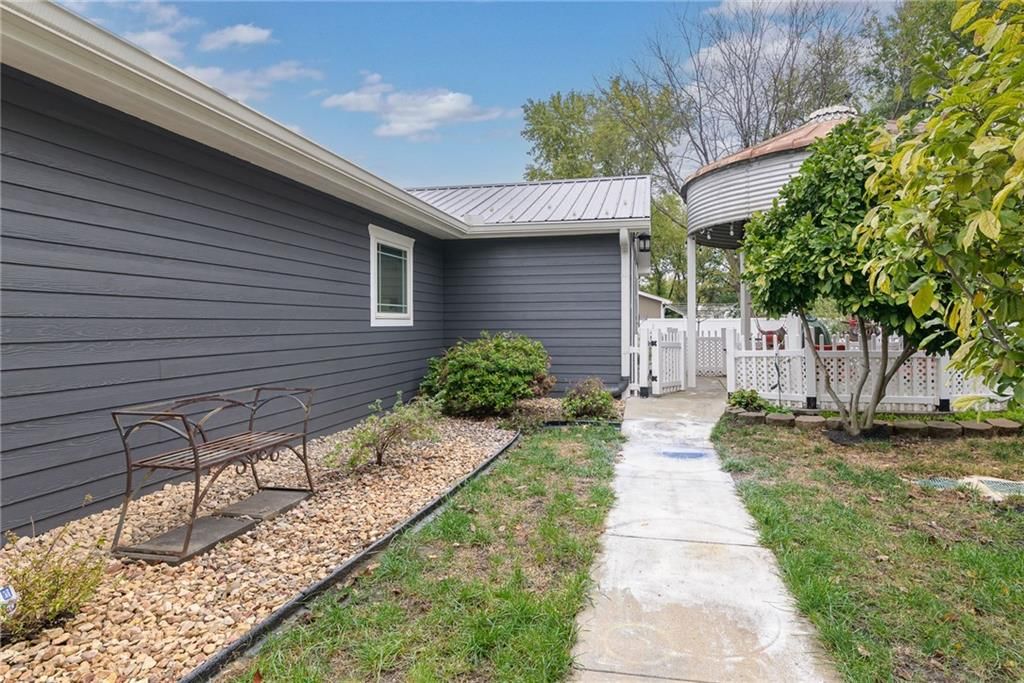 525 Pleasant Street — photo 29