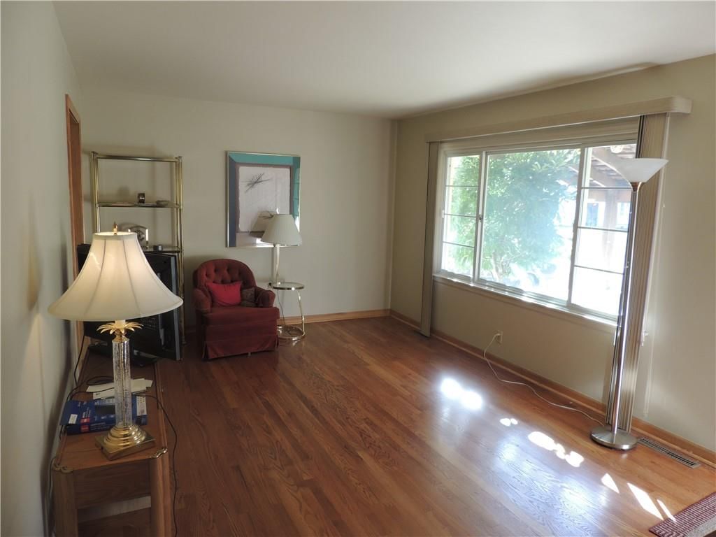 Photo 5 of 37 - 3517 S Pleasant Street