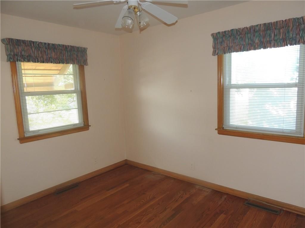 Photo 8 of 37 - 3517 S Pleasant Street