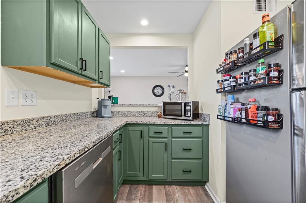 210 NE Maple Street — photo 2