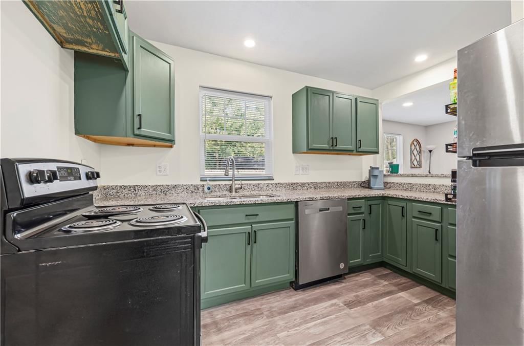 210 NE Maple Street — photo 4