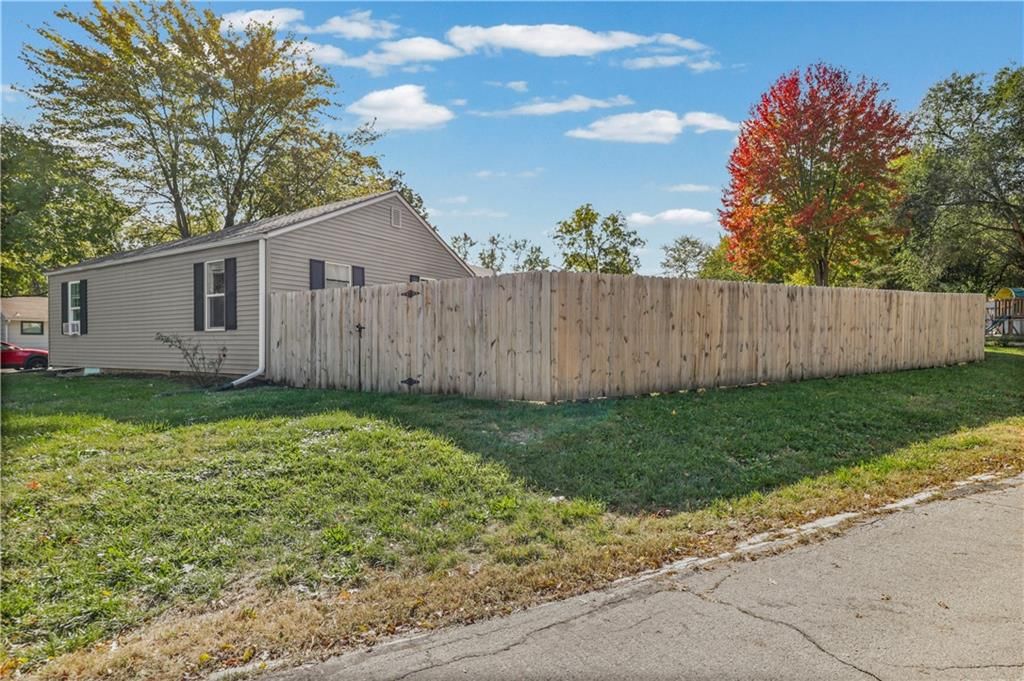 210 NE Maple Street — photo 16