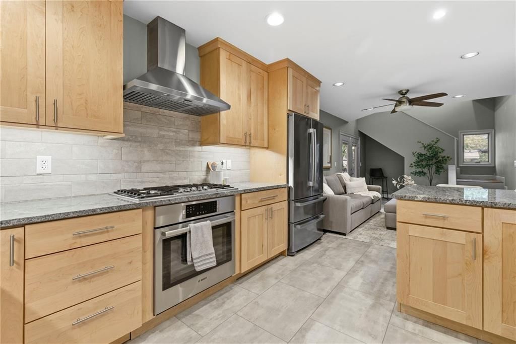 4633 Terrace Street — photo 2