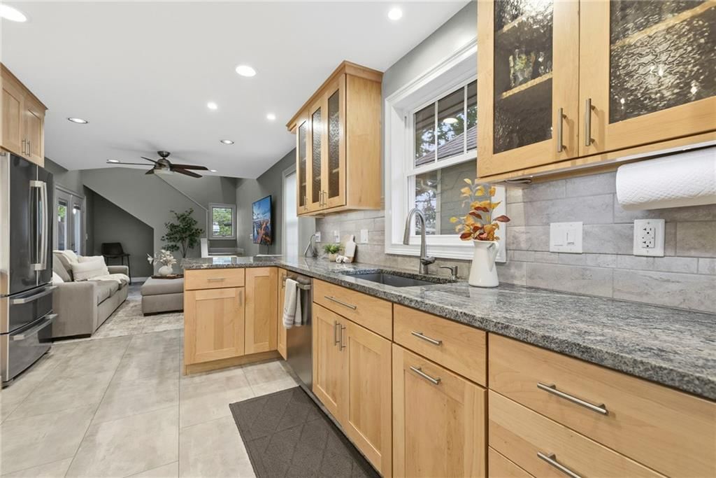 4633 Terrace Street — photo 9
