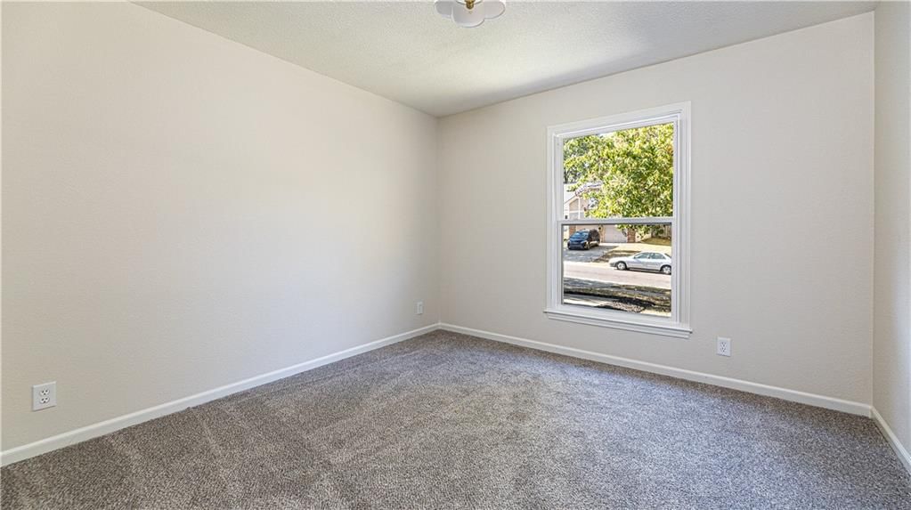 9609 W 83rd Terrace — photo 5