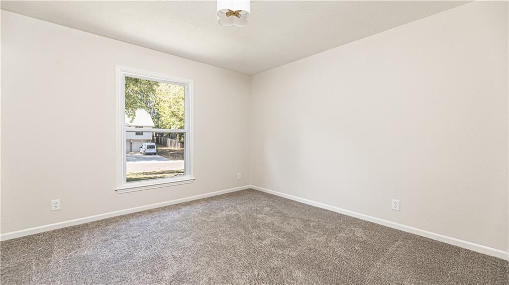 9609 W 83rd Terrace — photo 14