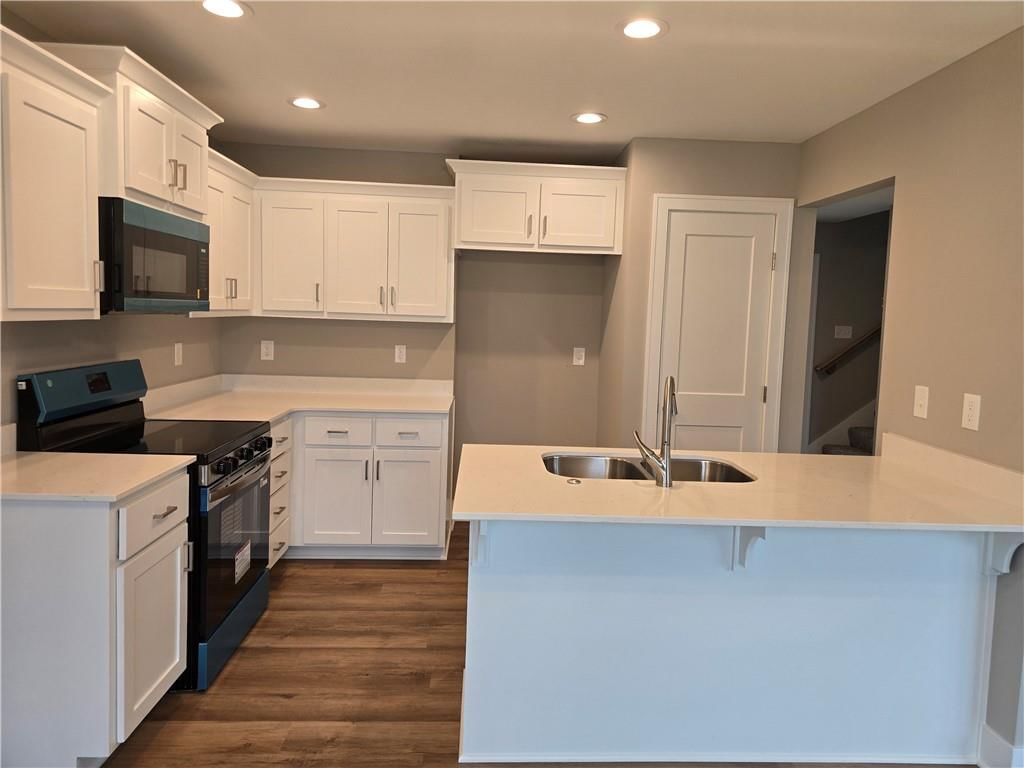 510 W Lawrence Street — photo 27
