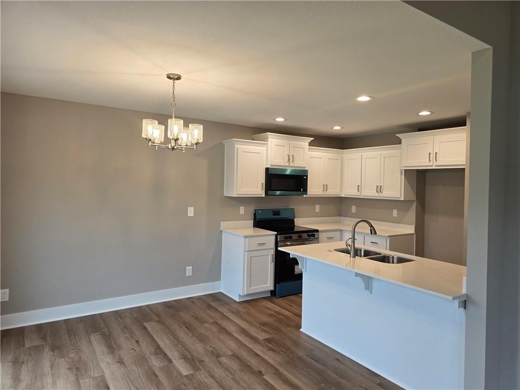 510 W Lawrence Street — photo 28