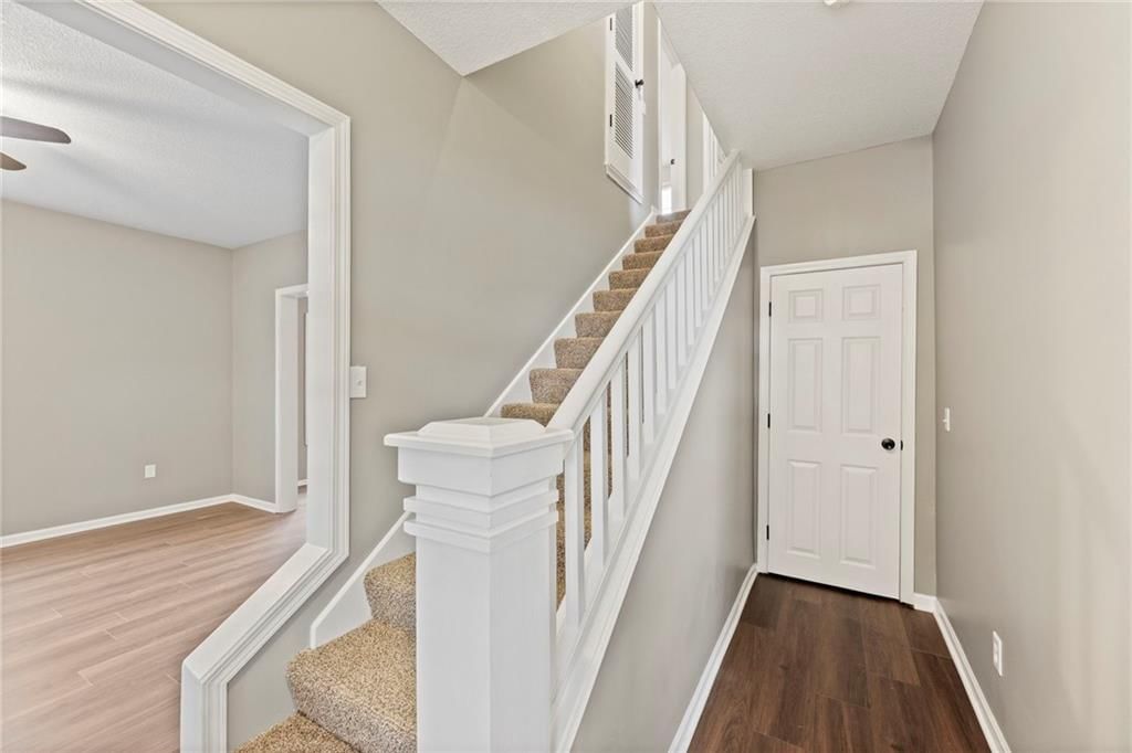 420 S Walnut Street — photo 6