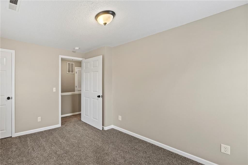 420 S Walnut Street — photo 36