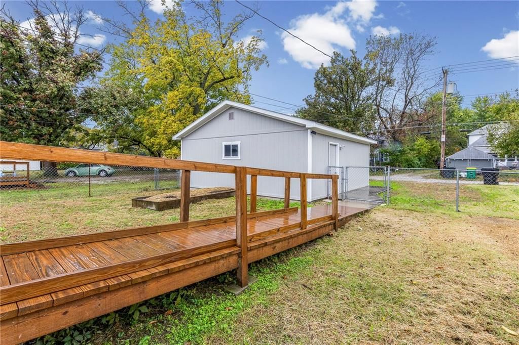 420 S Walnut Street — photo 41