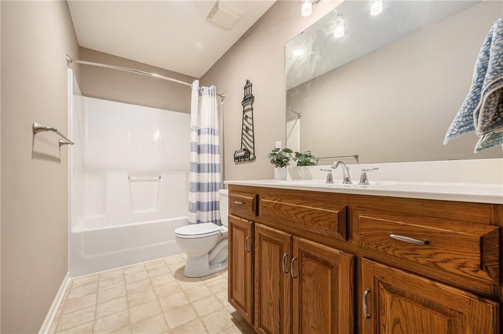 8779 N Hull Avenue — photo 16