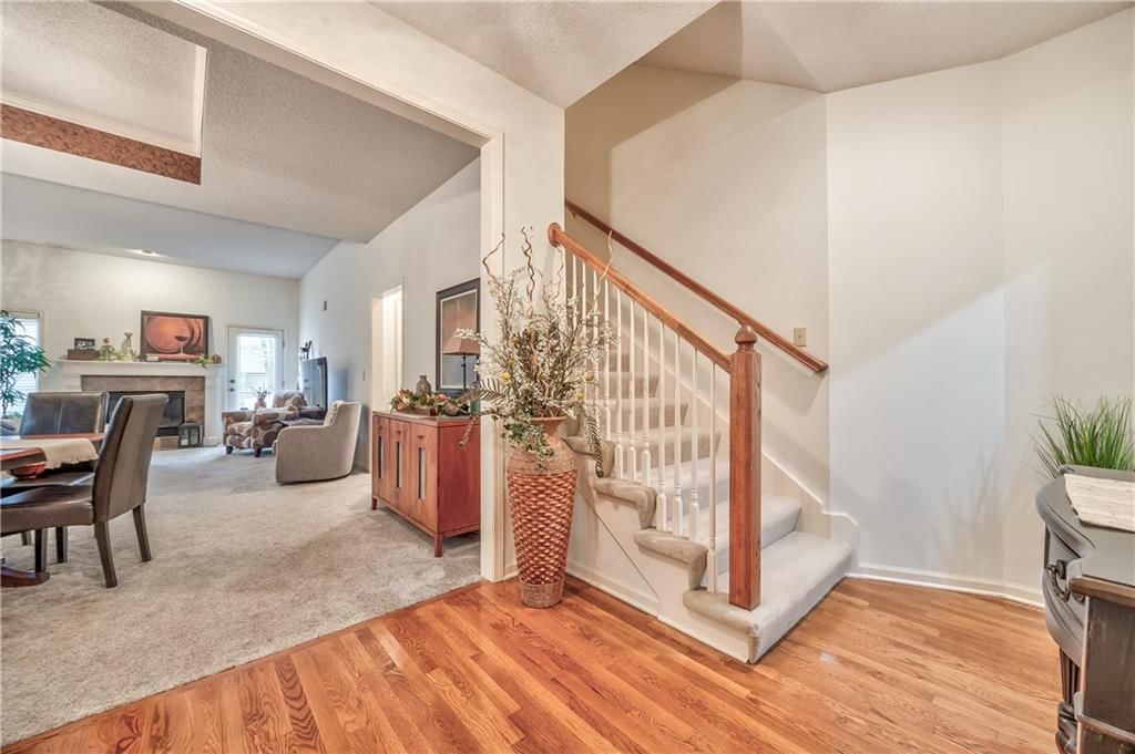 Photo 5 of 27 - 14306 Russell Street