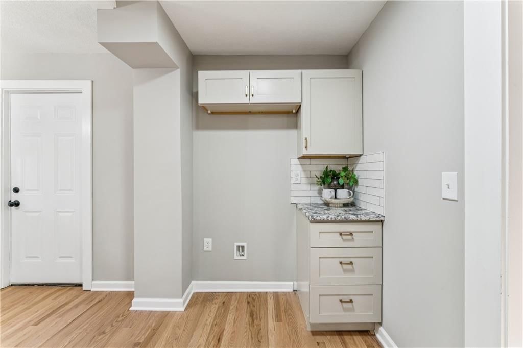 209 E 72nd Terrace — photo 10