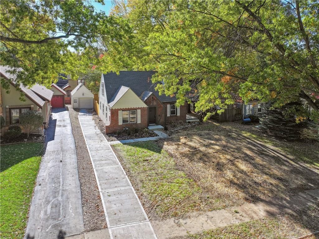 209 E 72nd Terrace — photo 30