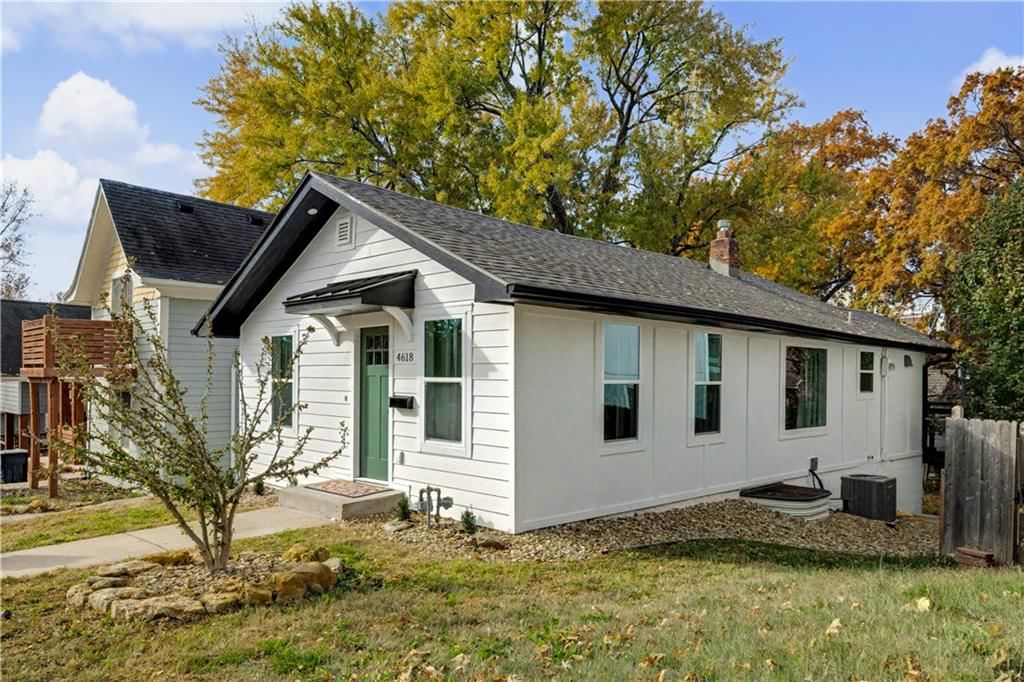 4618 Bell Street — photo 2