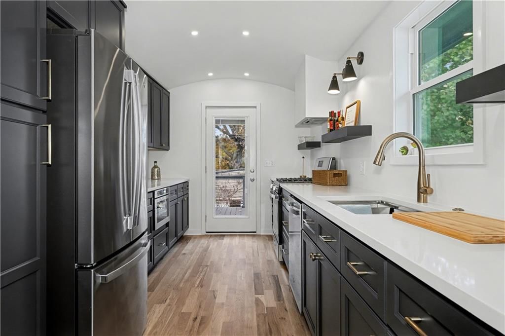 4618 Bell Street — photo 15