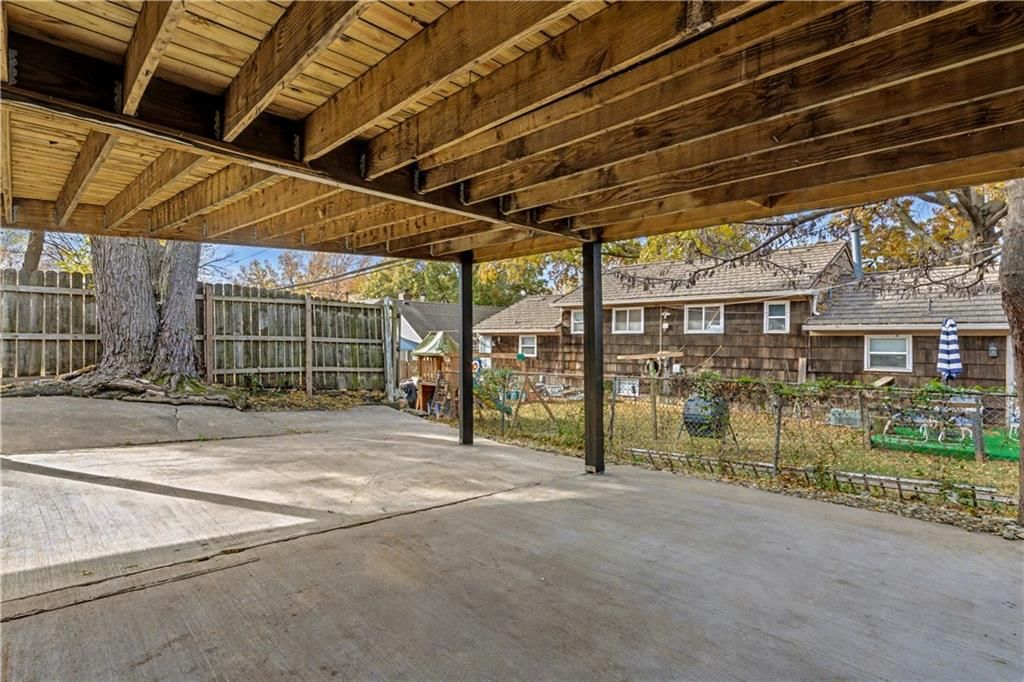 4618 Bell Street — photo 33