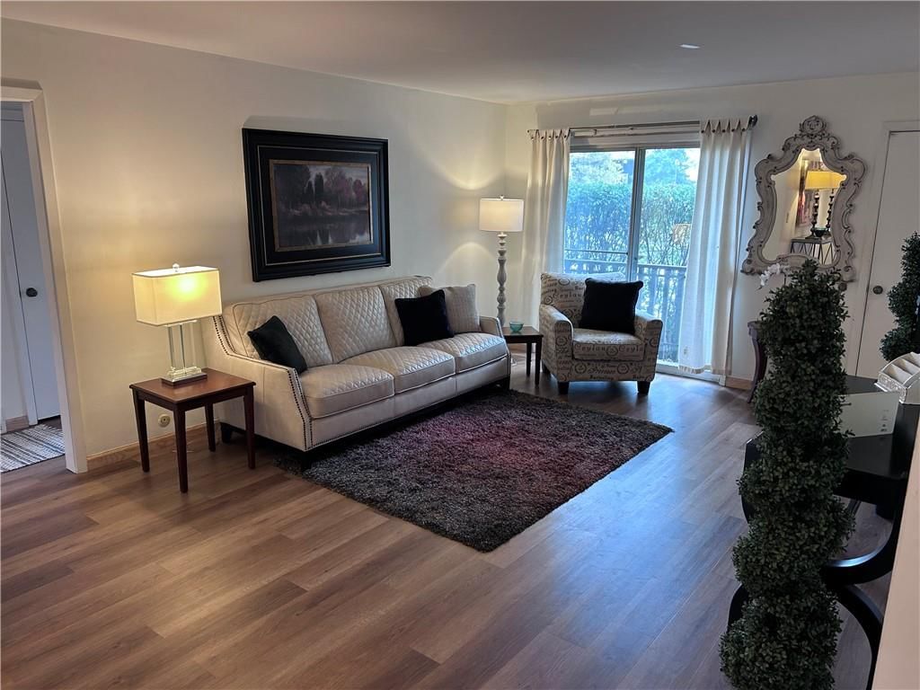 447 W 104th Street — photo 3