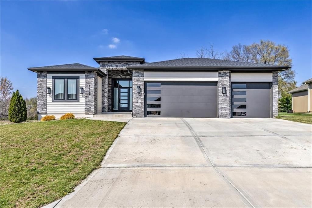 2601 NE Amanda Lane, Blue Springs, MO