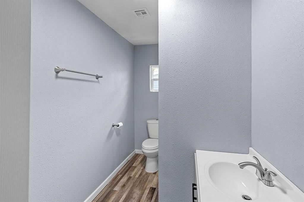 2704 Crawford Avenue — photo 5