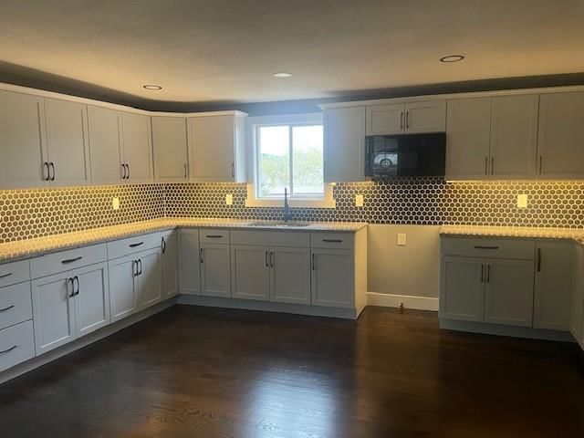 1030 Douglas Street — photo 15