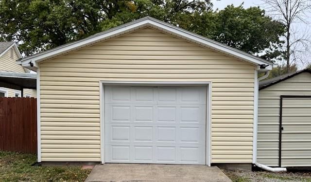 602 W Broadway Street — photo 35