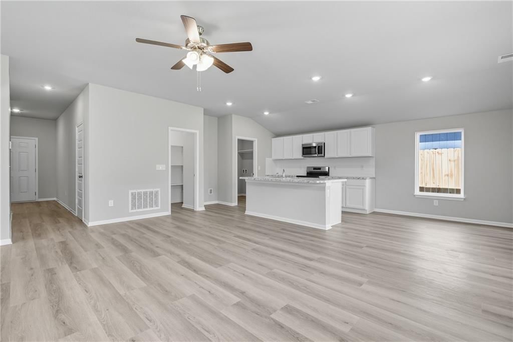 20378 W 194th Terrace — photo 9