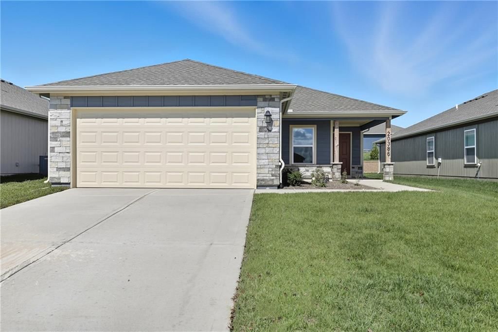 20361 W 194th Terrace, Spring Hill, KS