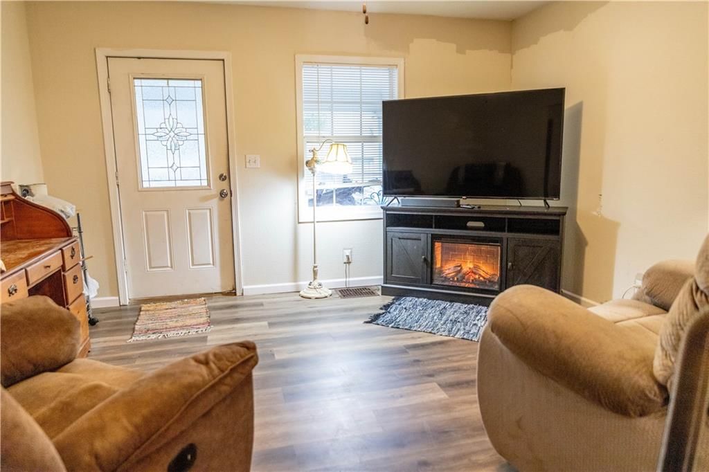 261 W Jackson Street — photo 4
