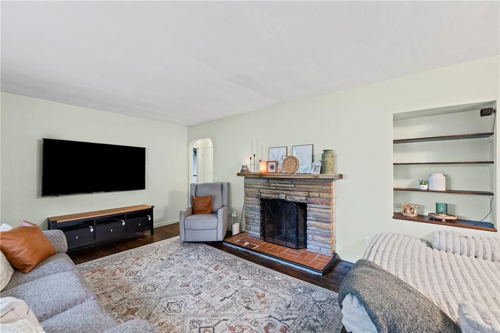 Photo 5 of 28 - 5440 N Tracy Avenue