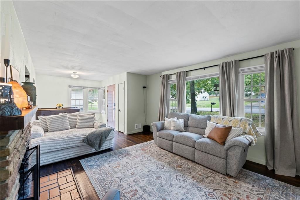 Photo 6 of 28 - 5440 N Tracy Avenue