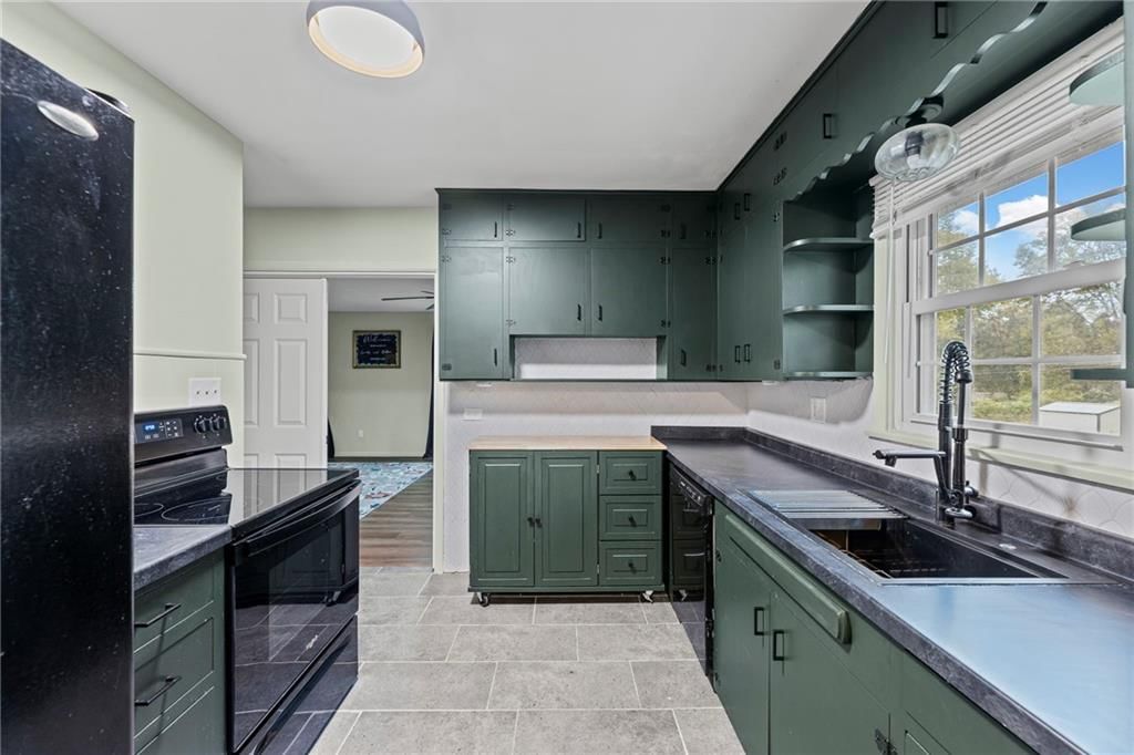 Photo 9 of 28 - 5440 N Tracy Avenue