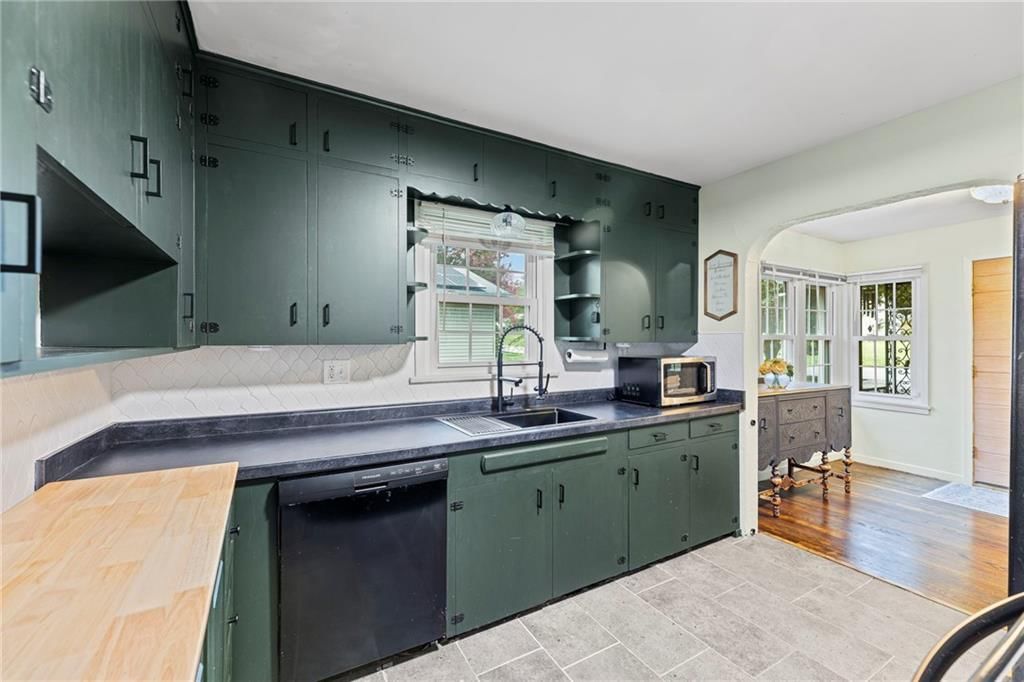 Photo 11 of 28 - 5440 N Tracy Avenue