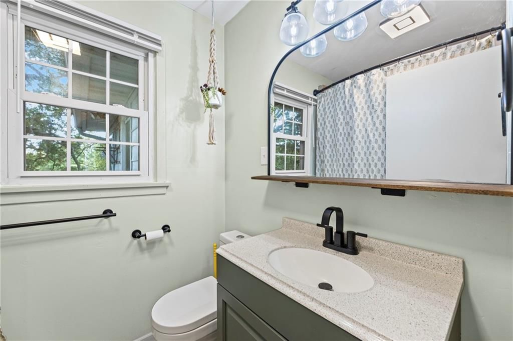 Photo 19 of 28 - 5440 N Tracy Avenue