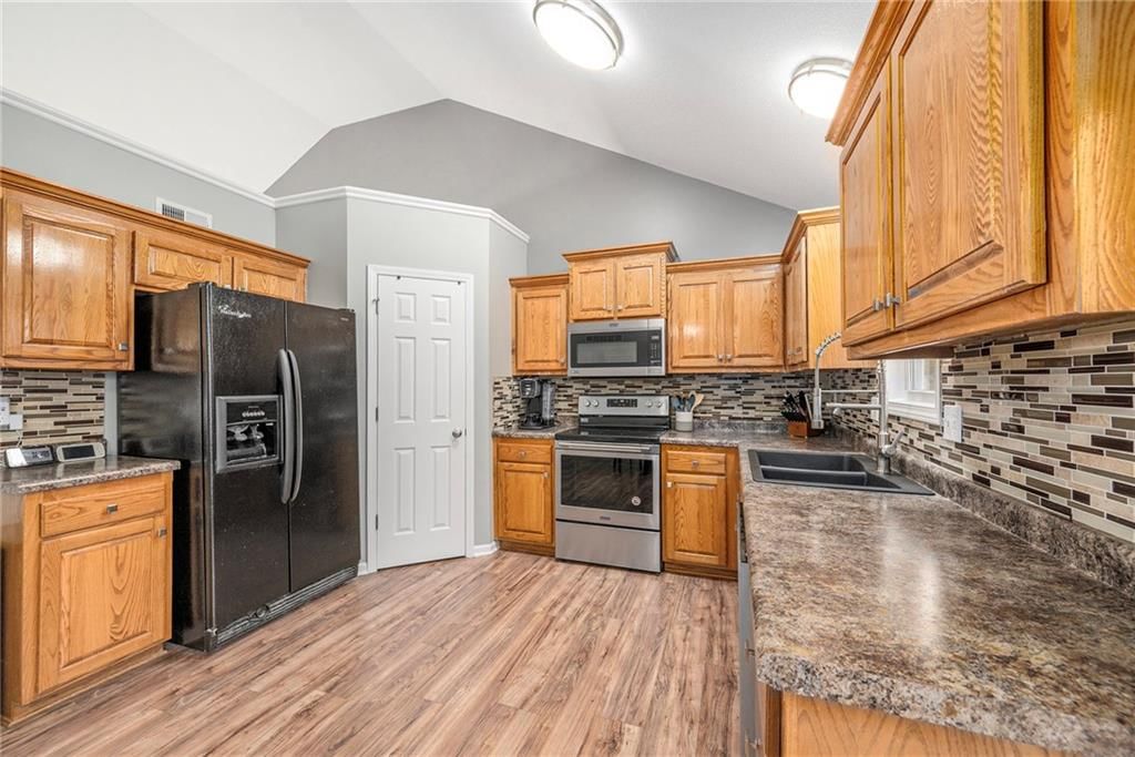 254 W Cheyenne Street — photo 9
