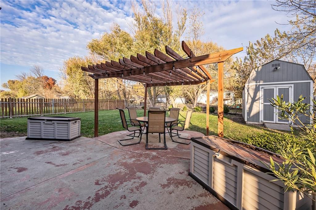 254 W Cheyenne Street — photo 26