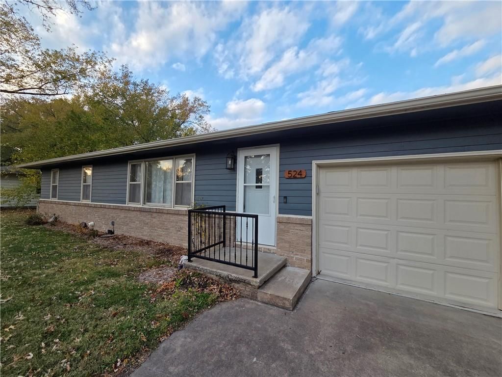 524 Pin Oak Street — photo 2