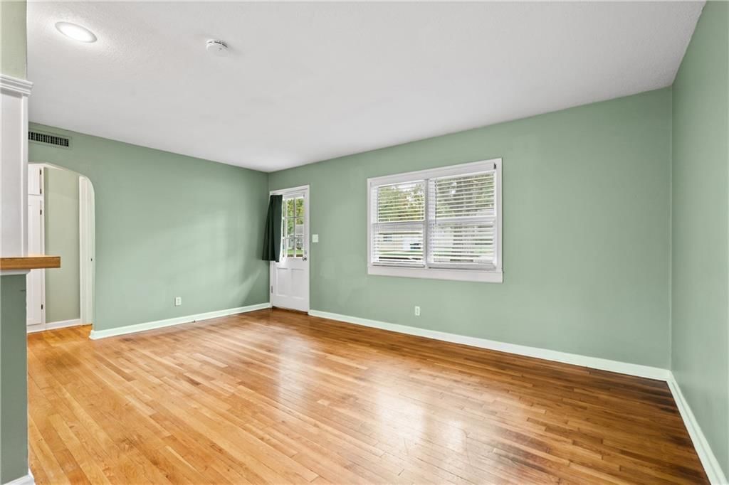 Photo 6 of 26 - 6404 W 82nd Street