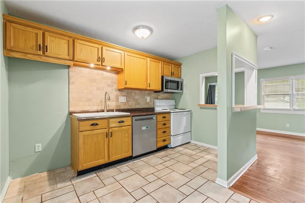 Photo 9 of 26 - 6404 W 82nd Street