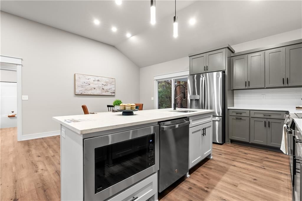 216 S Devin Street — photo 10