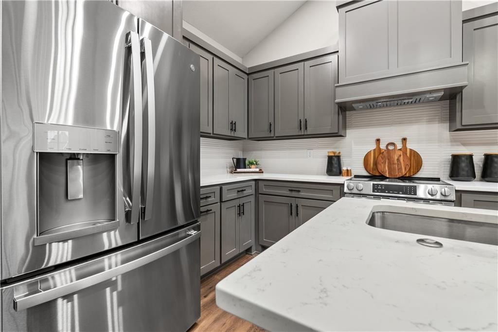 216 S Devin Street — photo 11