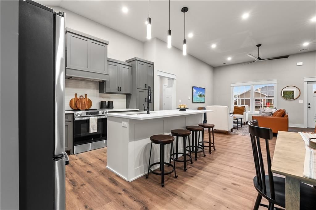 216 S Devin Street — photo 13