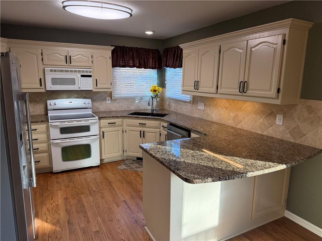 401 W Olive Street — photo 15