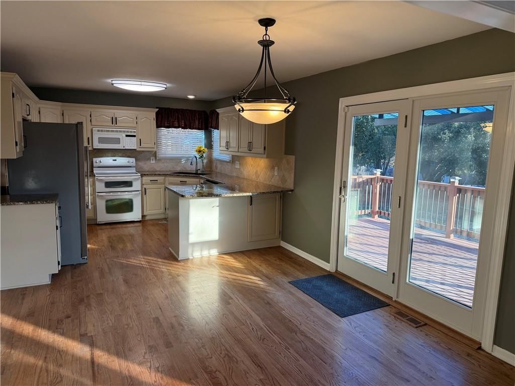 401 W Olive Street — photo 17