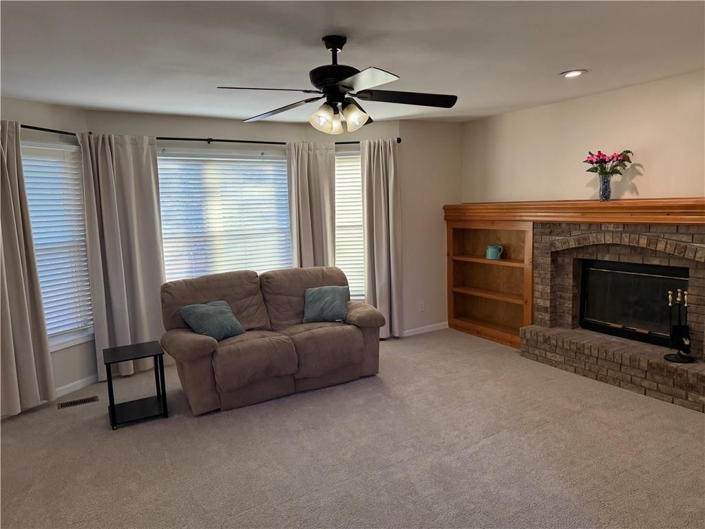 401 W Olive Street — photo 21