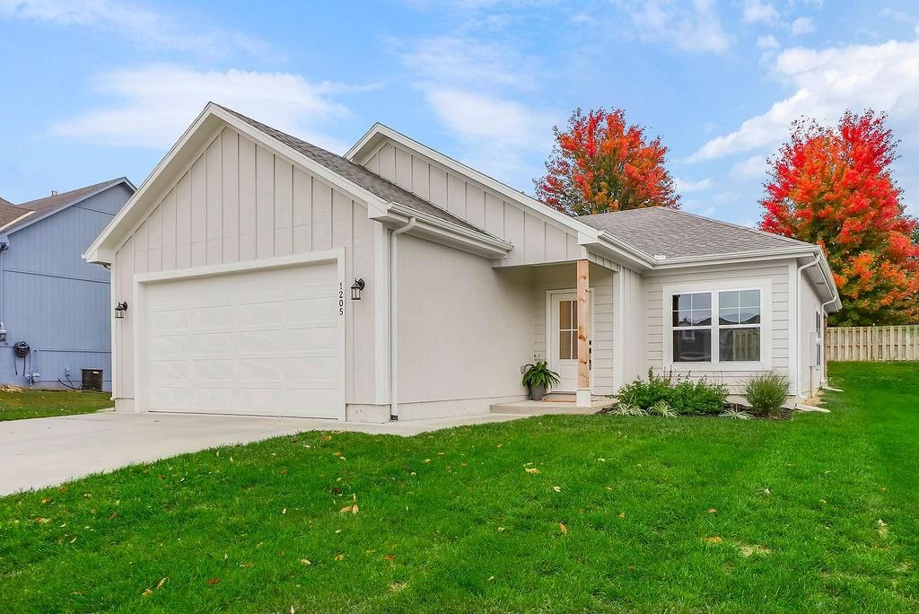 1205 N 4th Street E, Louisburg, KS